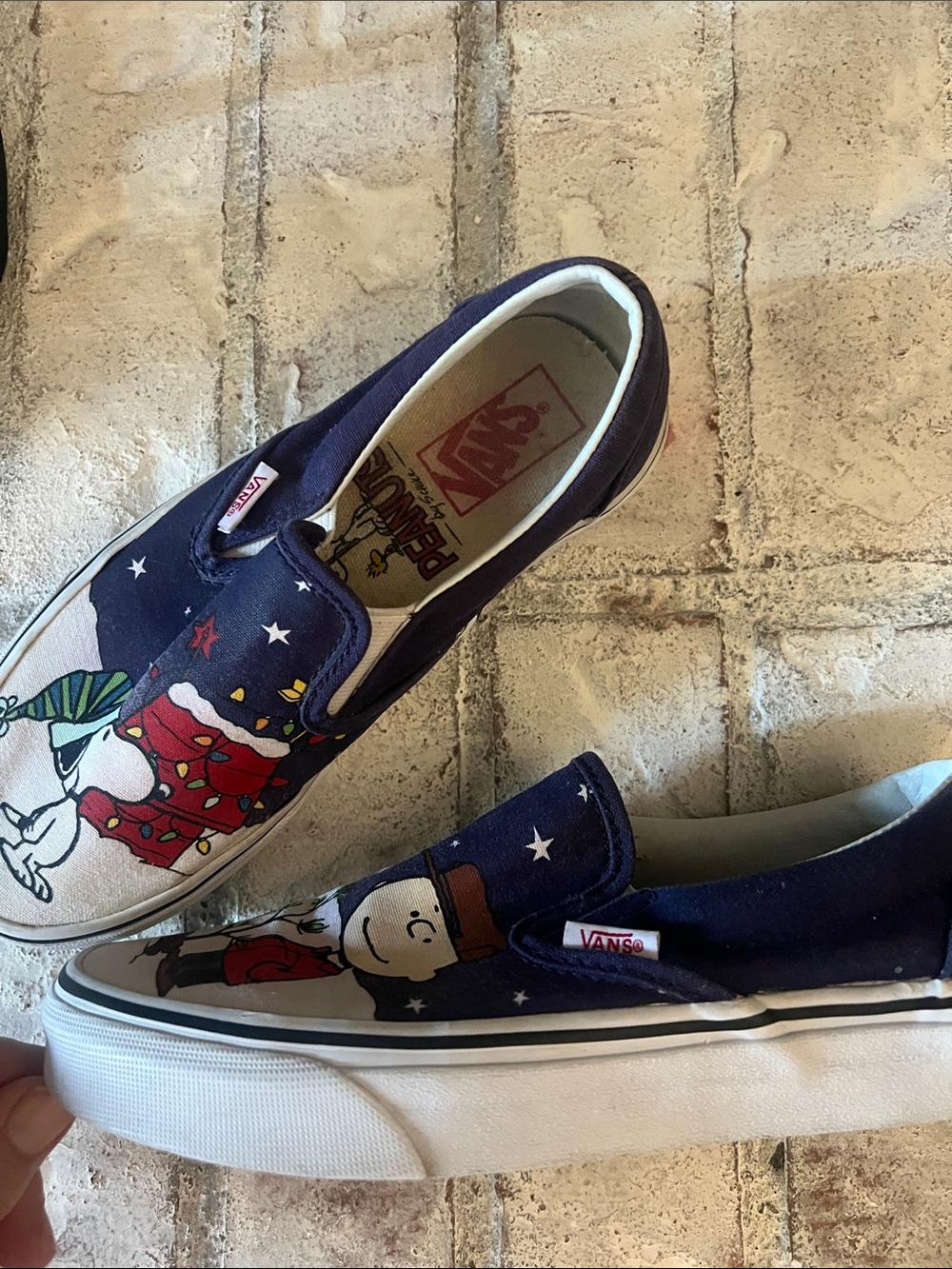 🔥Women’s Vans Slip-On Sneakers in Navy, White, Red with Peanuts Art - Picture 2 of 4
